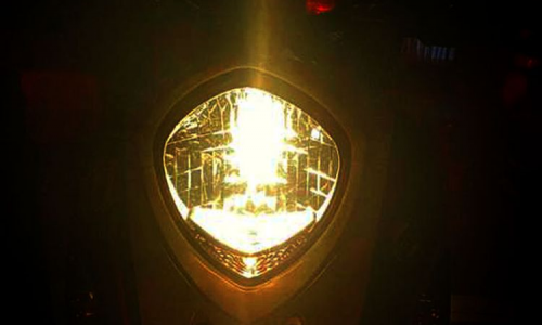 Alasan Kenapa Lampu Utama Sepeda Motor Wajib Menyala, Penting Nih Feders!