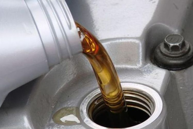 Tiga Ciri Oli Mesin Motor Habis, Nomor Tiga Bisa Berbahaya