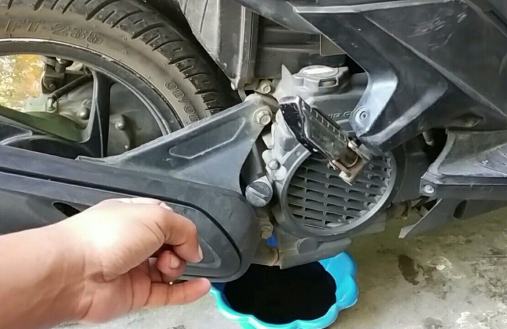 Dampak Buruk Jangka Panjang Menggunakan Oli Terindikasi Palsu, Bisa Merusak Mesin Motor