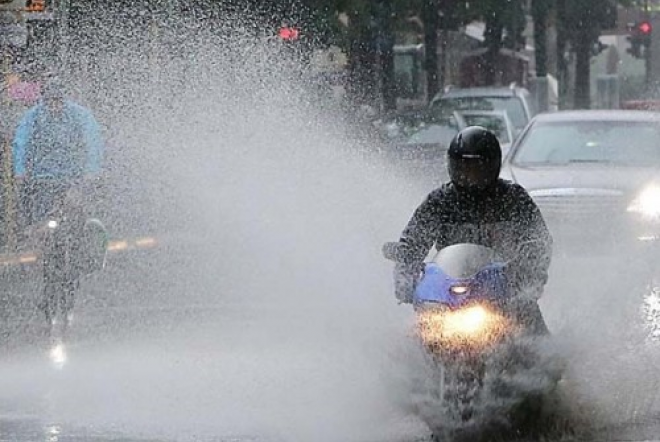 Kenali Teknik Pengereman Ketika Hujan, Agar Berkendara Semakin Aman dan Nyaman