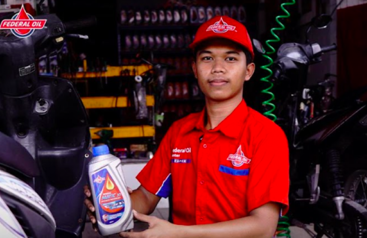 Rutin Ganti Oli Setiap Bulan Bisa Bikin Mesin Motor Feders Makin Nyaman