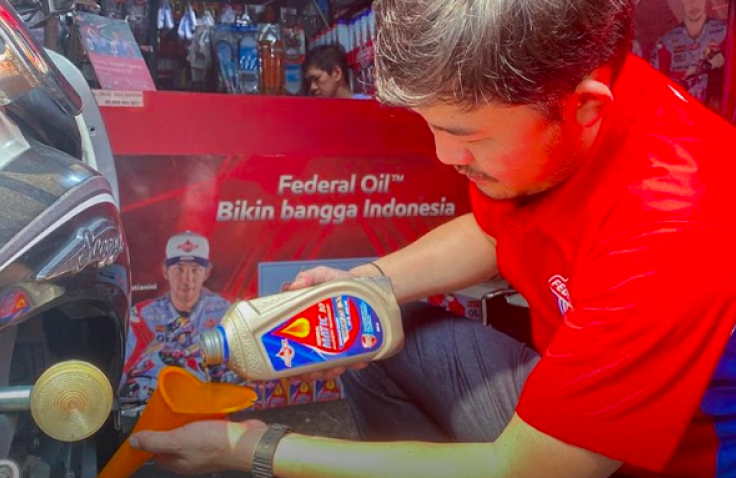 Larangan Ganti Oli Mesin Saat Panas, Ini Kata Mekanik