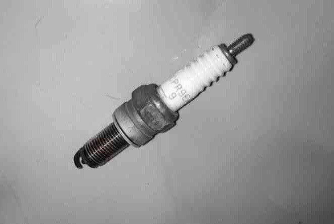 Mitos atau Fakta Busi Iridium Bisa Buat Irit BBM Motor?